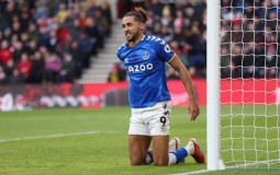 premier league striker