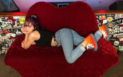 rating enya pics 👁️👄👁️